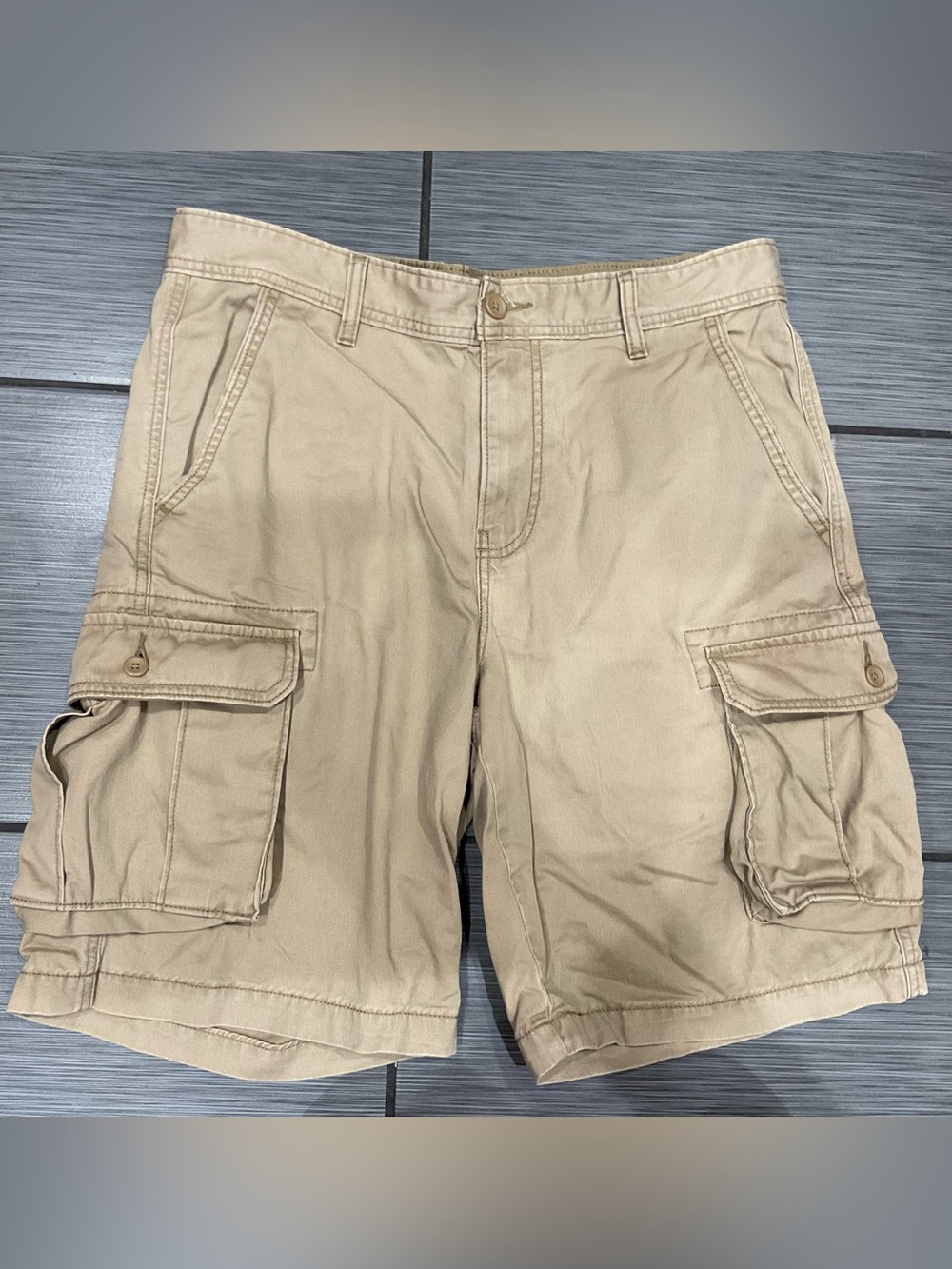 Levi’s Men’s Tan Cargo Shorts Size W34 Good Condition